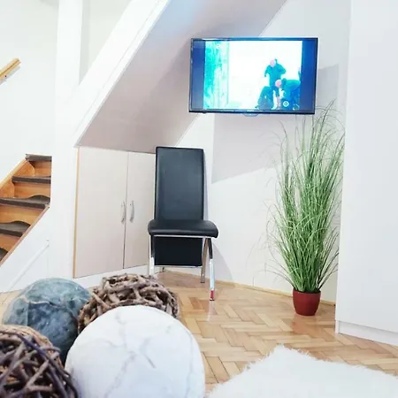New Astoria Apartment *